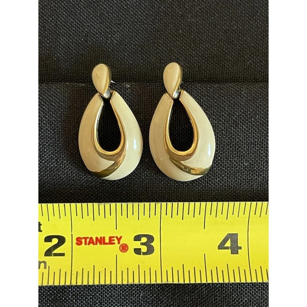 VTG NAPIER Door Knocker Dangle Drop Earrings Oval Gold Tone Metal & Ivory Enamel